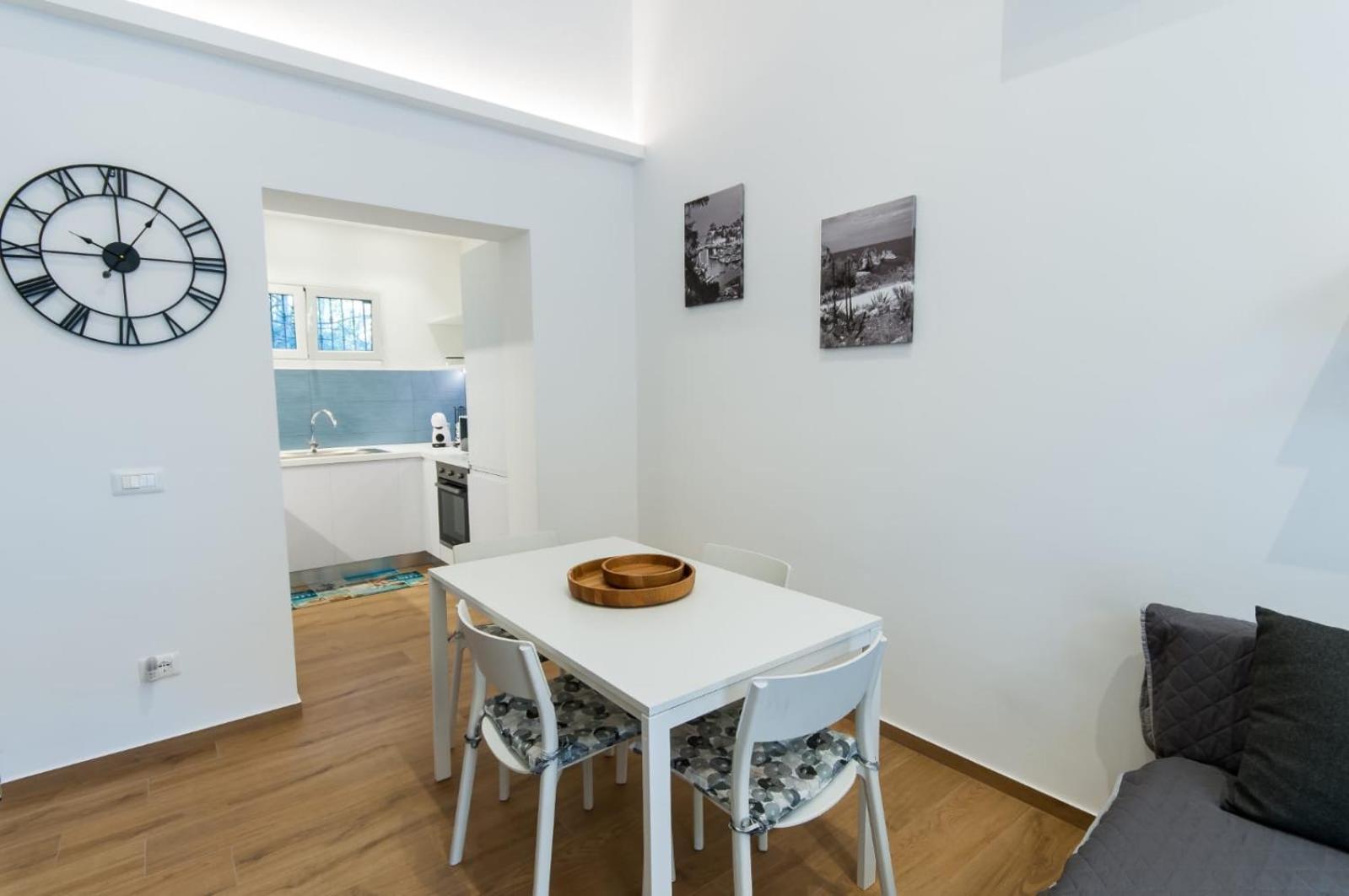 White Home كاستيلاّماري ديل غو المظهر الخارجي الصورة